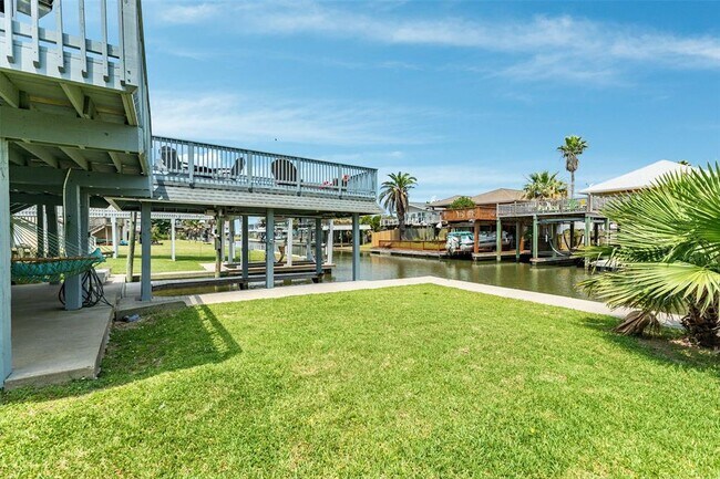 16614 Bermuda Way in Jamaica Beach, TX - Building Photo - Building Photo