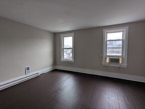22 S 6th Ave in Coatesville, PA - Building Photo - Building Photo