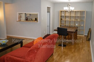 1400 Summit N Dr in Atlanta, GA - Building Photo - Building Photo