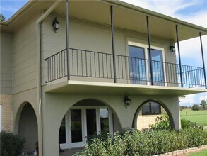 215 Monkey Rd in Elgin, TX - Building Photo - Building Photo