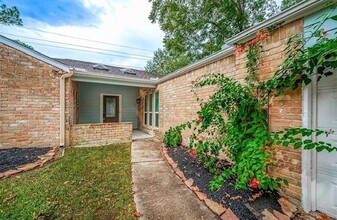 14803 Spring Lake Dr in Houston, TX - Building Photo - Building Photo