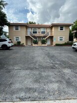 4150 Woodside Dr in Coral Springs, FL - Building Photo