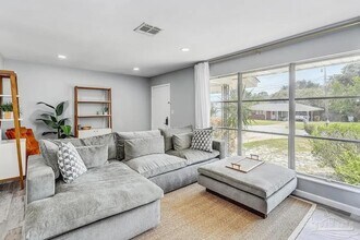 3254 West Ave in Gulf Breeze, FL - Building Photo - Building Photo
