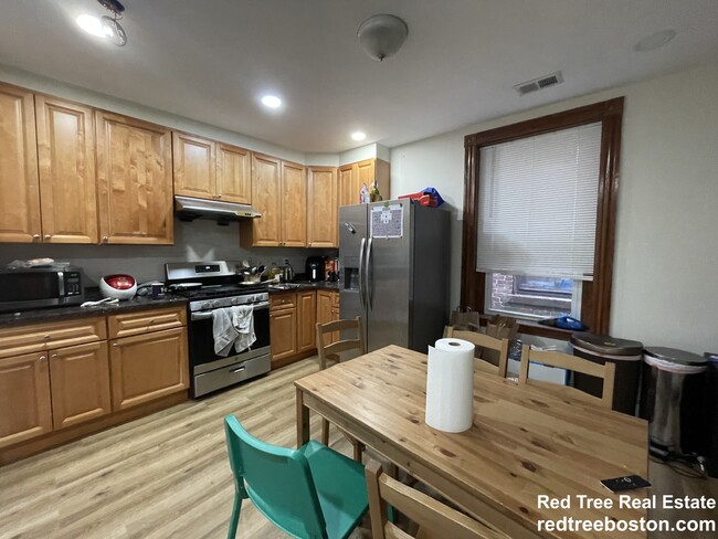 129 Cedar St, Unit 3