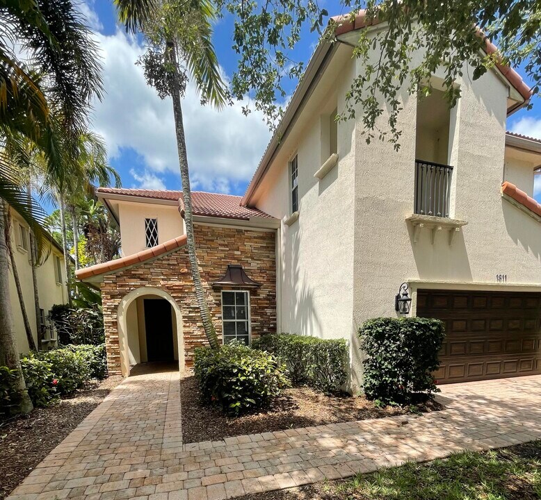 1811 Flower Dr in Palm Beach Gardens, FL - Building Photo