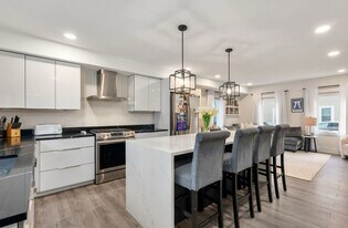 169 W 9th St in Boston, MA - Building Photo