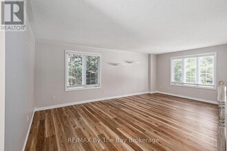 72 57th St S in Wasaga Beach, ON - Building Photo - Building Photo