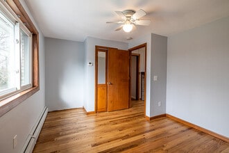 4559 Makyes Rd in Syracuse, NY - Foto de edificio - Building Photo
