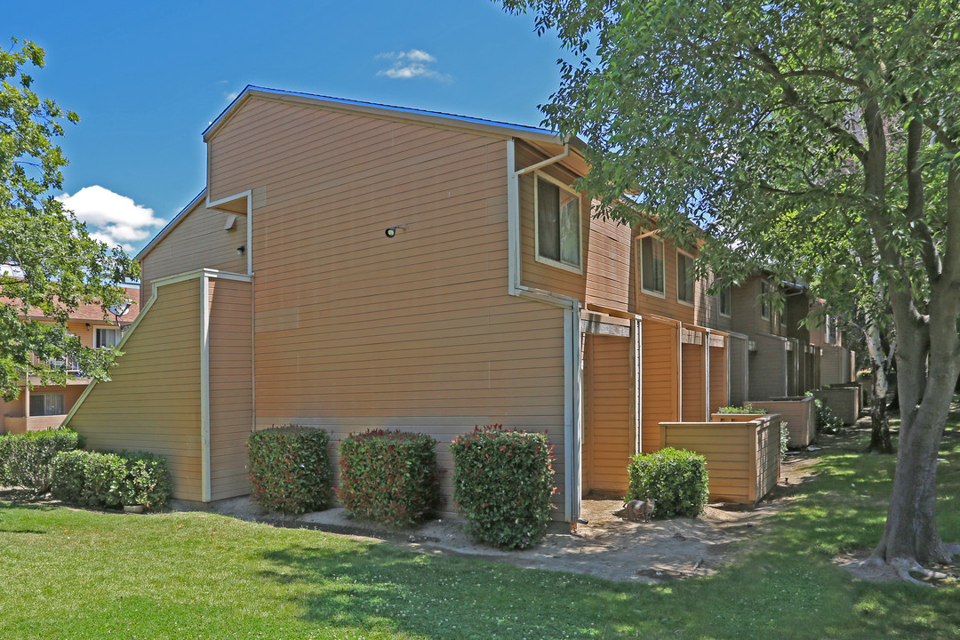 Natomas Court Apartments in Sacramento, CA - Building Photo