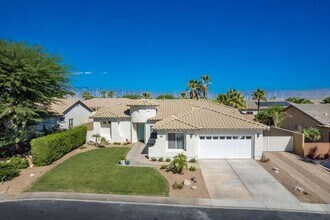 836 Mira Grande in Palm Springs, CA - Building Photo - Building Photo