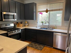 1199 Terracina Ln in San Diego, CA - Foto de edificio - Building Photo