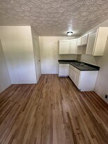 2223 N Water St Ext in Uhrichsville, OH - Building Photo