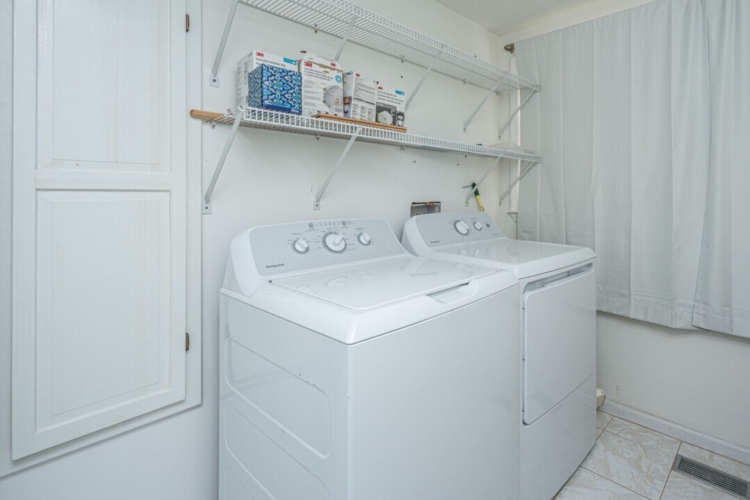 1791 Dunbarton Dr in Charleston, SC - Building Photo