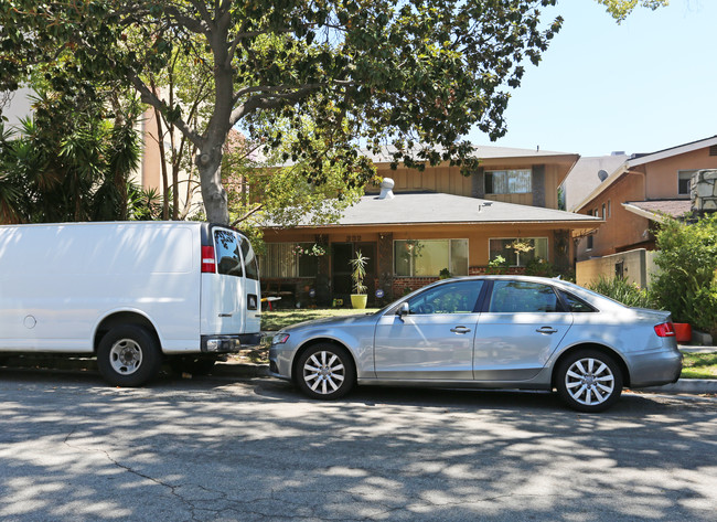 332 N Kenwood St in Glendale, CA - Building Photo - Building Photo