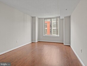 2726 Gallows Rd in Vienna, VA - Building Photo - Building Photo