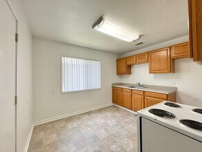 700-702 Poplar Ave in West Sacramento, CA - Building Photo - Building Photo