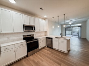 Cosmopolitan on the Canal in Indianapolis, IN - Foto de edificio - Building Photo