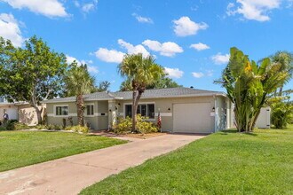 7401 1st Way N in St. Petersburg, FL - Building Photo - Building Photo