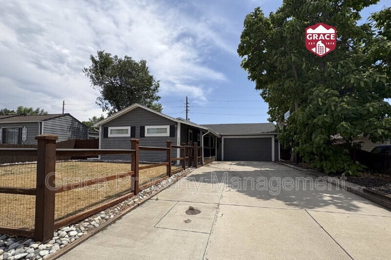 1180 S Raleigh St in Denver, CO - Building Photo