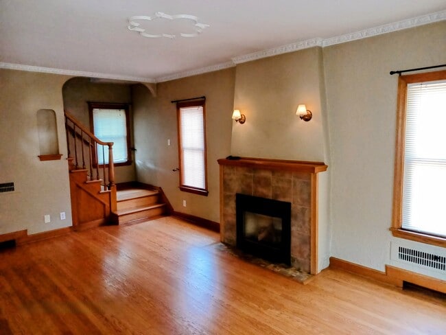 3037 S 38th St in Milwaukee, WI - Foto de edificio - Building Photo