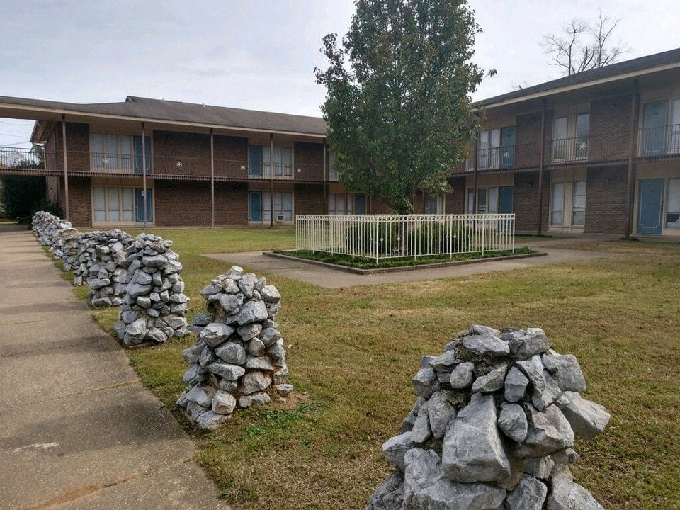 South Court Place in Montgomery, AL - Foto de edificio