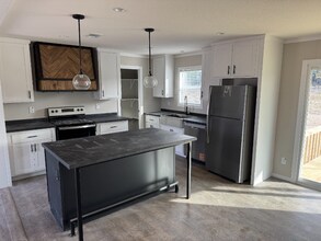 262 Patriot Ln in Collinston, LA - Foto de edificio - Building Photo