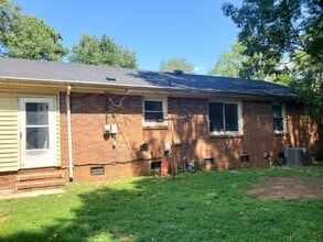 2801 Dalecrest Dr in Charlotte, NC - Building Photo - Building Photo