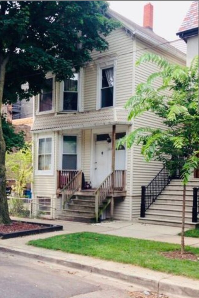 3214 N Hoyne Ave, Unit 3R in Chicago, IL - Building Photo - Building Photo