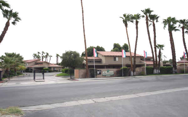 Las Palmas Apartments in Indio, CA - Building Photo - Building Photo