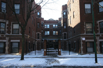 2315-2329 E 70th St in Chicago, IL - Foto de edificio - Building Photo