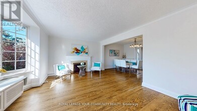 19 Strathgowan Crescent in Toronto, ON - Building Photo - Building Photo