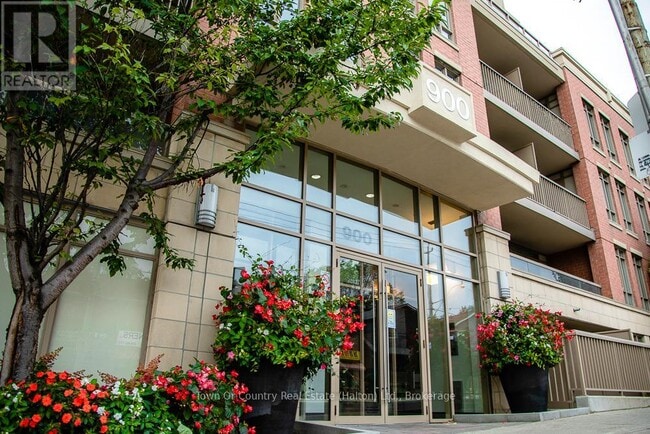 900 Mt Pleasant Rd in Toronto, ON - Building Photo - Building Photo