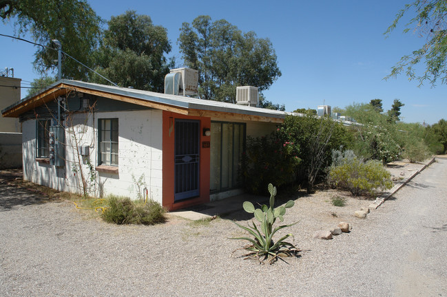 2716-2722 N Warren Ave in Tucson, AZ - Building Photo - Building Photo