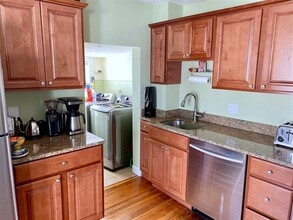 14 Rockland Pl, Unit #2 in Malden, MA - Foto de edificio - Building Photo