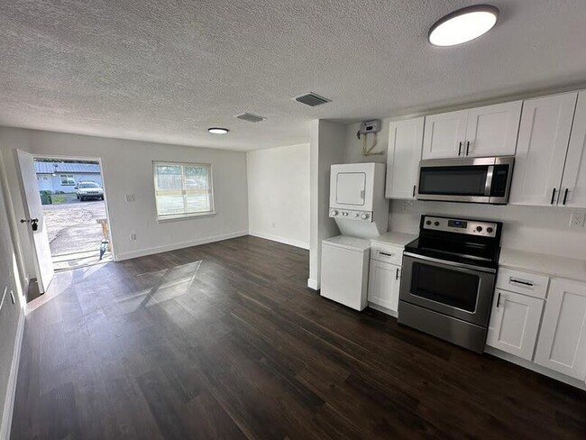 2111 Mara Ct in Leesburg, FL - Foto de edificio - Building Photo