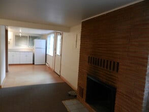 217 18th Ave, Unit Lower Level Studio in Kirkland, WA - Foto de edificio - Building Photo