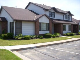 2829 Burgundy Dr in Erie, PA - Building Photo