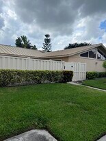 5775 Golden Eagle Cir in Palm Beach Gardens, FL - Building Photo