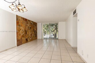8421 NW 8th St in Miami, FL - Building Photo - Building Photo
