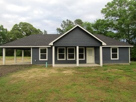 355 Garrison Dr in Lufkin, TX - Building Photo
