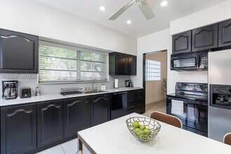 1134 Harrison St in Hollywood, FL - Building Photo - Building Photo