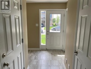 108 Helenium Ln in Ottawa, ON - Building Photo - Building Photo