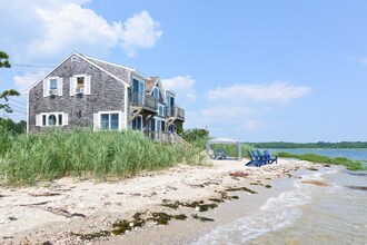 17 Turner Ave in Fairhaven, MA - Foto de edificio - Building Photo