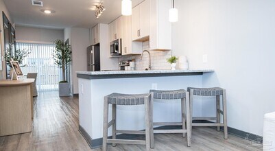 8573 Myslak Wy in Bellview, FL - Foto de edificio - Building Photo