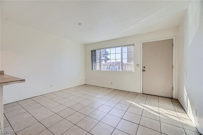 3604 Thomas Ave, Unit 4 in North Las Vegas, NV - Building Photo - Building Photo