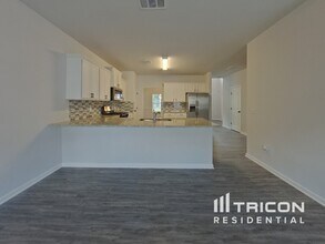 51 Ulsh Park Dr in Newnan, GA - Building Photo - Building Photo