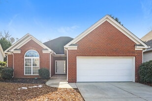 31 Village Park Dr in Newnan, GA - Building Photo