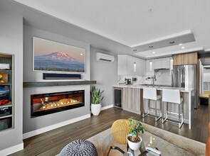 1504 Aurora Ave N, Unit Apt 308 in Seattle, WA - Foto de edificio - Building Photo