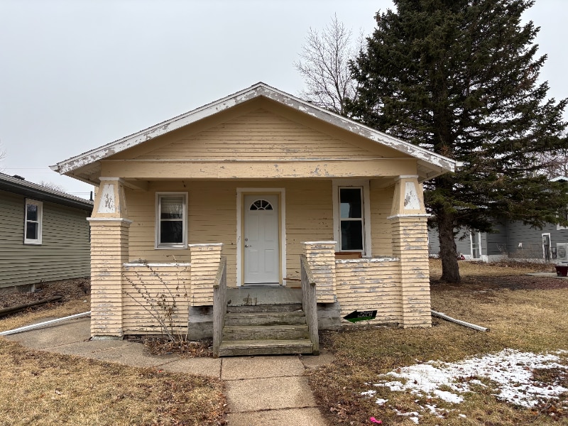 502 E Norris St in Wausa, NE - Building Photo