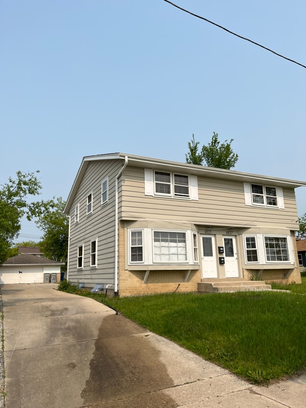4835-4837-4837 N 103rd St in Milwaukee, WI - Building Photo - Building Photo